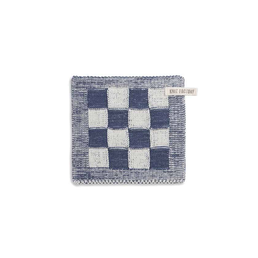 Knit Factory - gebreide pannenlap geruit - jeansblauw/ecru